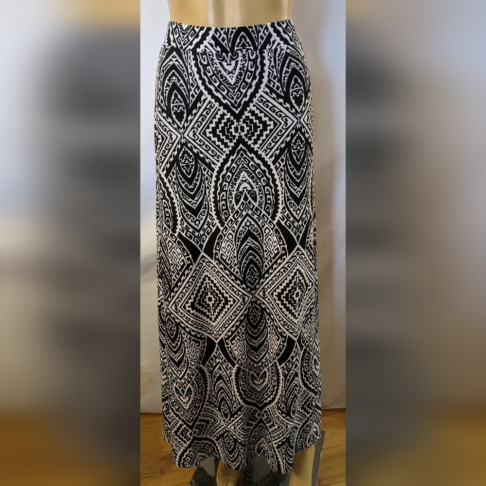 Women’s Black & White Geometric Maxi Skirt Boho Tribal Print Pull-On, T1A